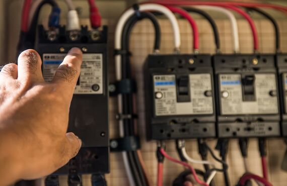 安心して一宮でお任せいただける電気工事 | 各務原で足場工事にお悩みなら山本工業株式会社